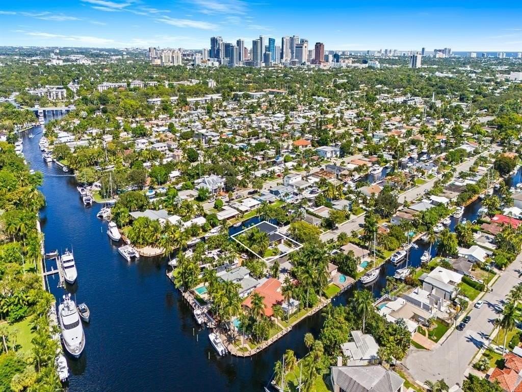 1317 Tangelo Isle - Photo 6 of 46