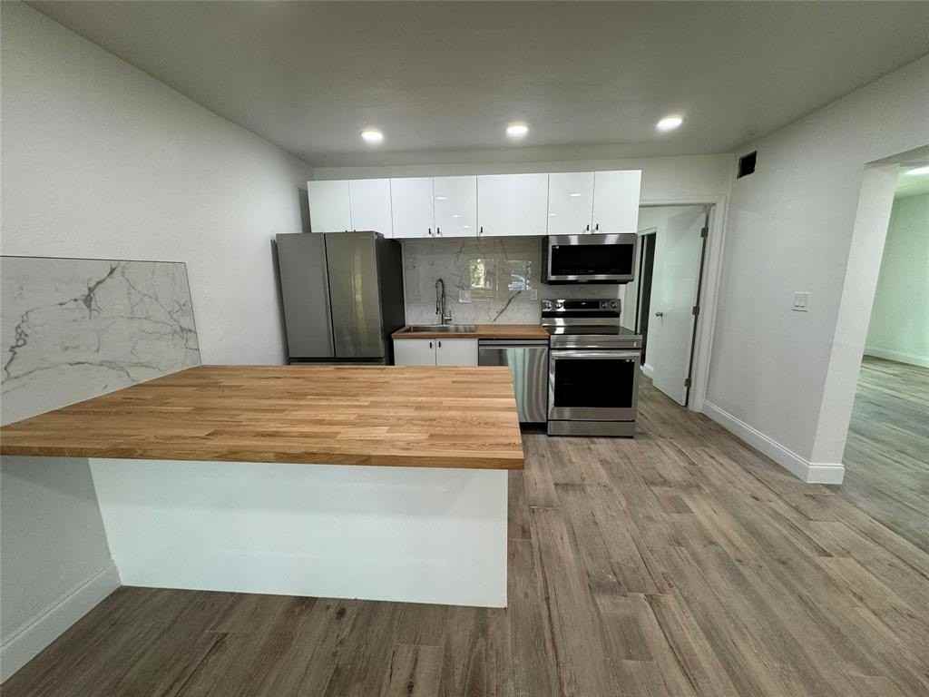 2200 Ne 173rd St #2 - Photo 3 of 11