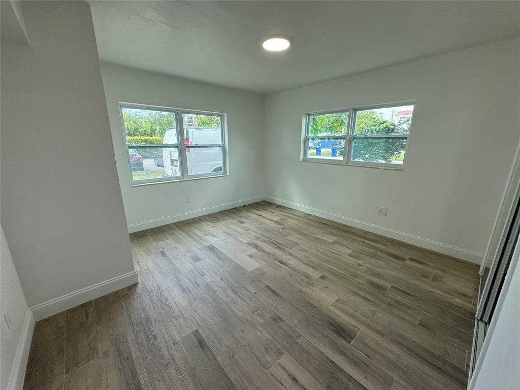 2200 Ne 173rd St #2 - Photo 6 of 11