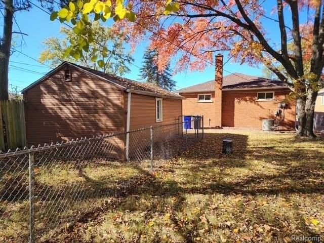 20210 Huntington Road - Photo 2 of 13