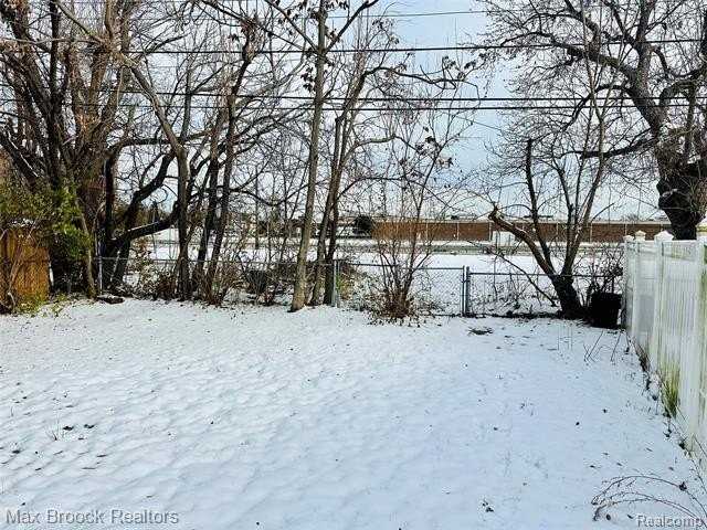 23084 Berdeno Ave - Photo 3 of 13