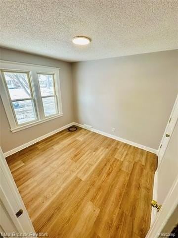 23084 Berdeno Ave - Photo 5 of 13