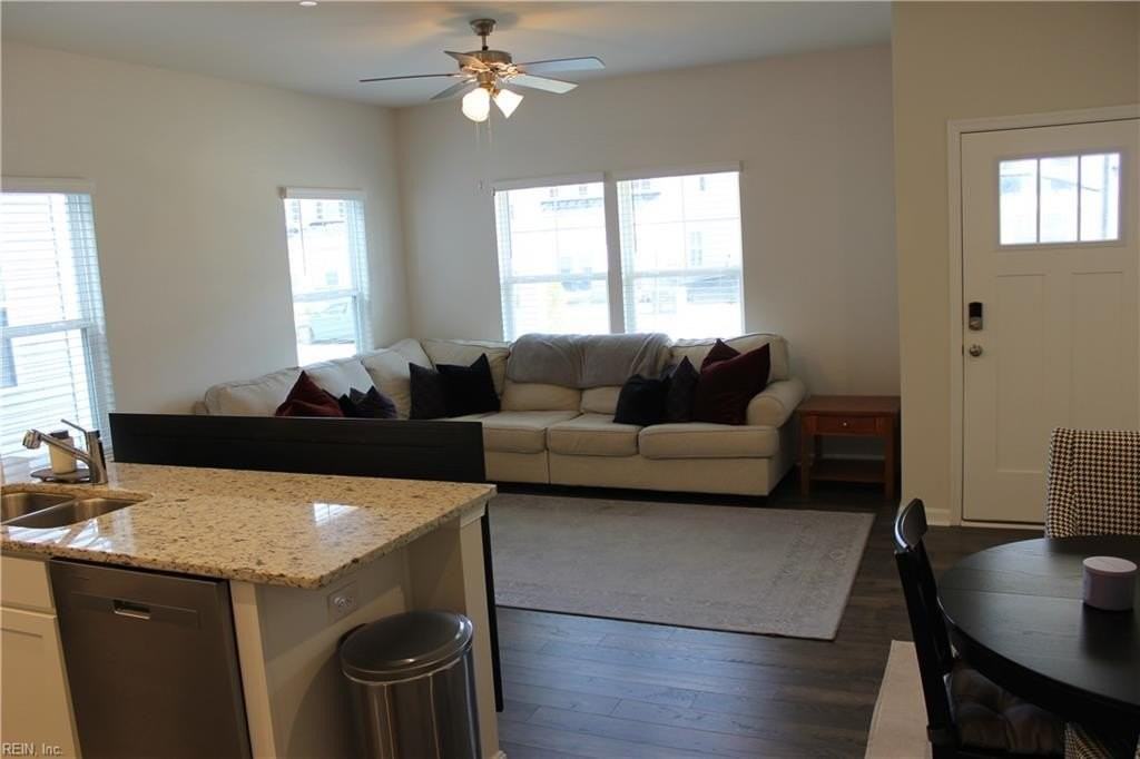 1523 Stanford Lane - Photo 5 of 19