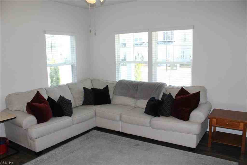 1523 Stanford Lane - Photo 6 of 19