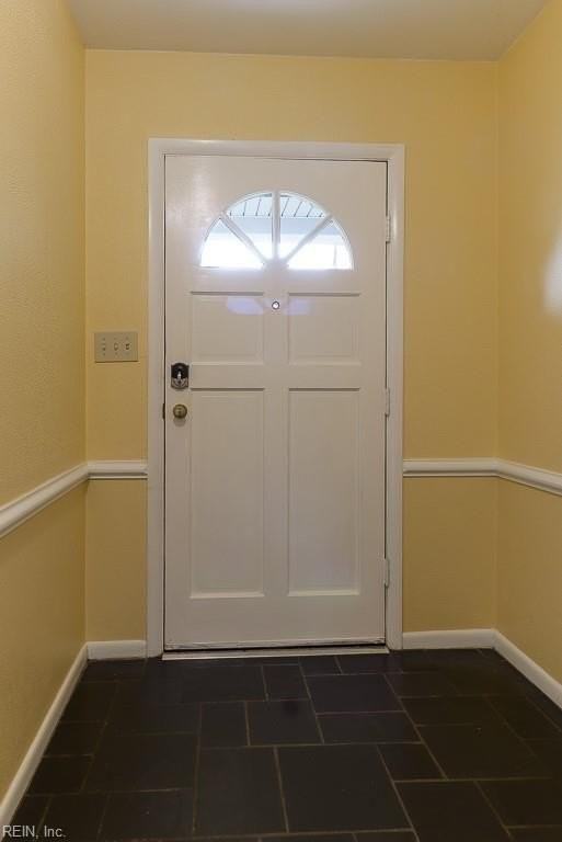 1101 Pickwick Rd - Photo 5 of 35