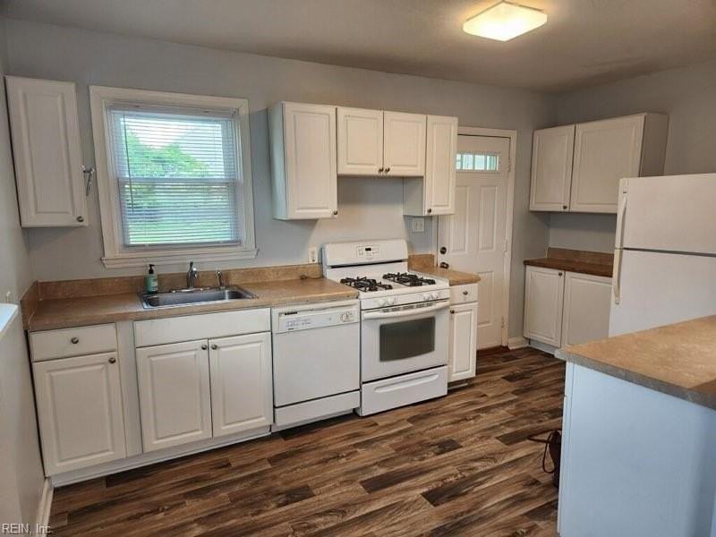 9553 19th Bay Street - Photo 3 of 14