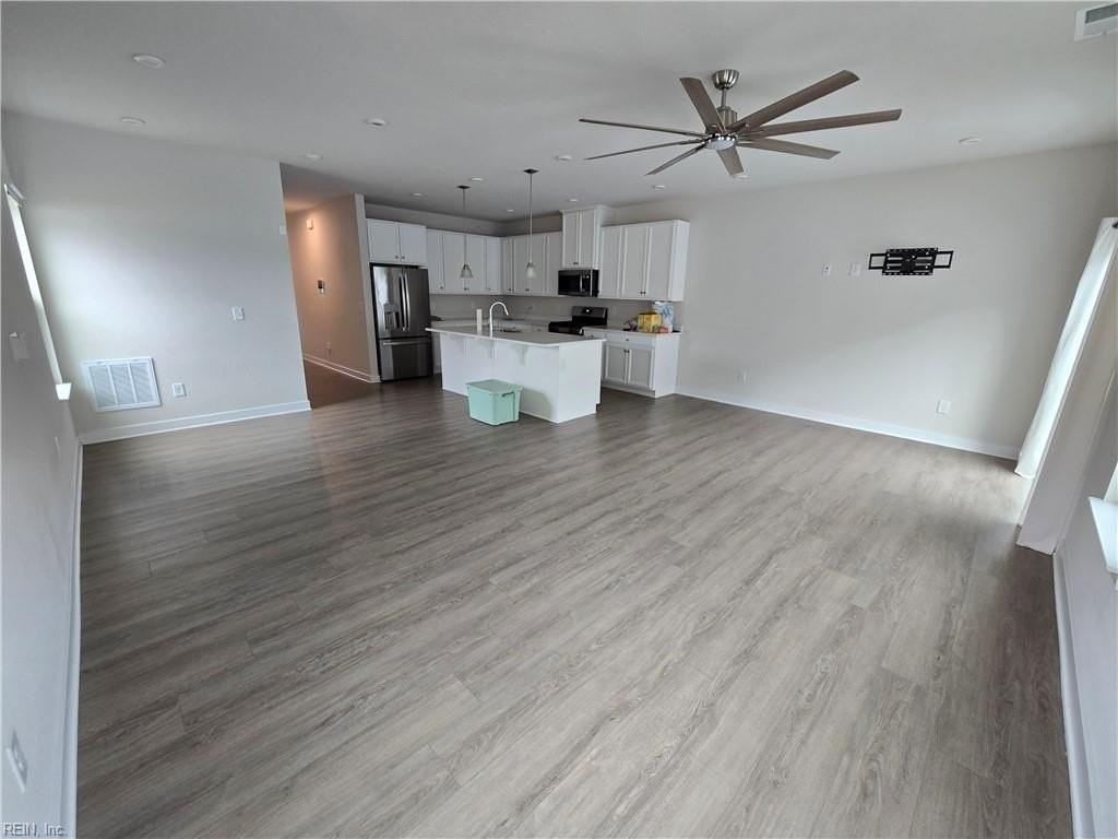 1609 Whistling Road - Photo 3 of 19