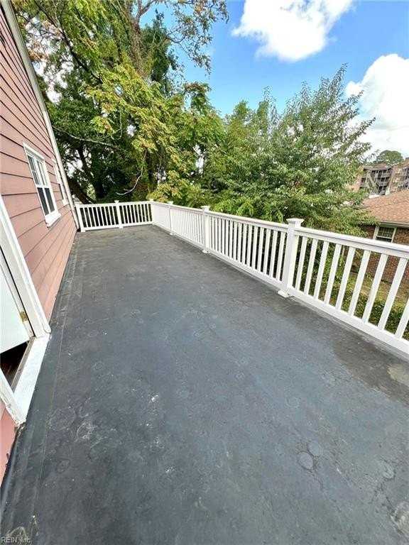 210 Pennsylvania Ave #2 - Photo 7 of 34