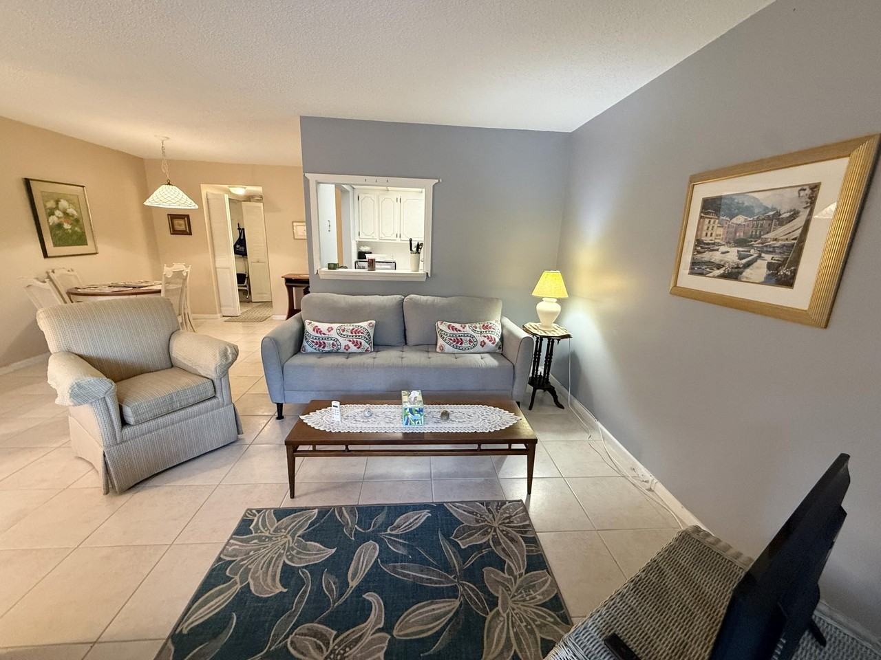 322 Tilford Crescent #322 - Photo 2 of 38