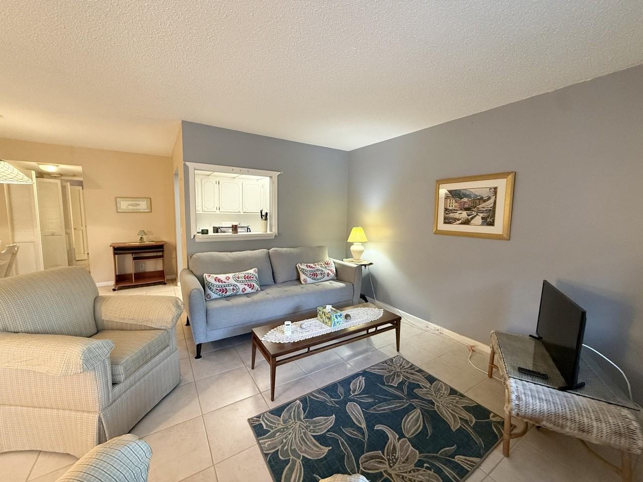 322 Tilford Crescent #322 - Photo 3 of 38