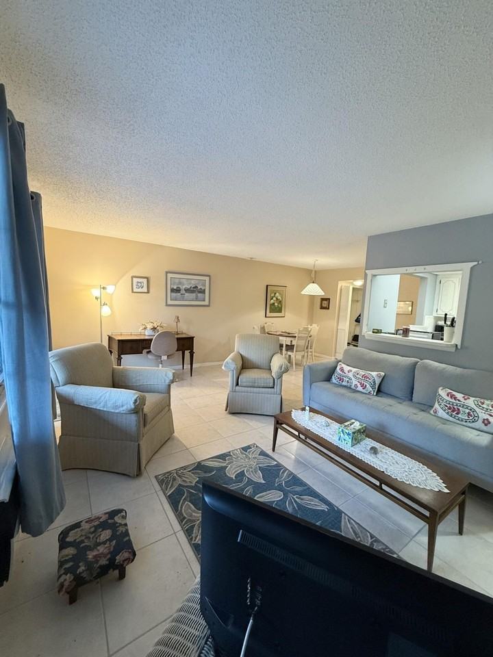 322 Tilford Crescent #322 - Photo 4 of 38