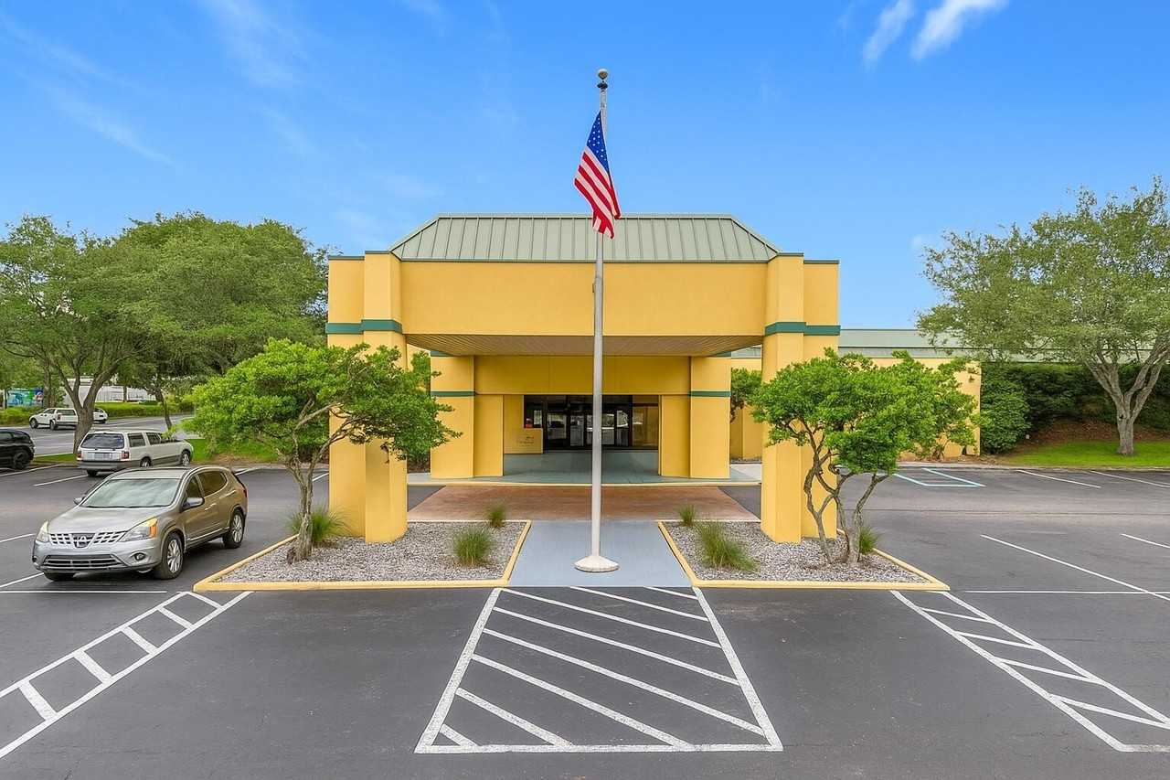 910 Suemac Road - Photo 3 of 32