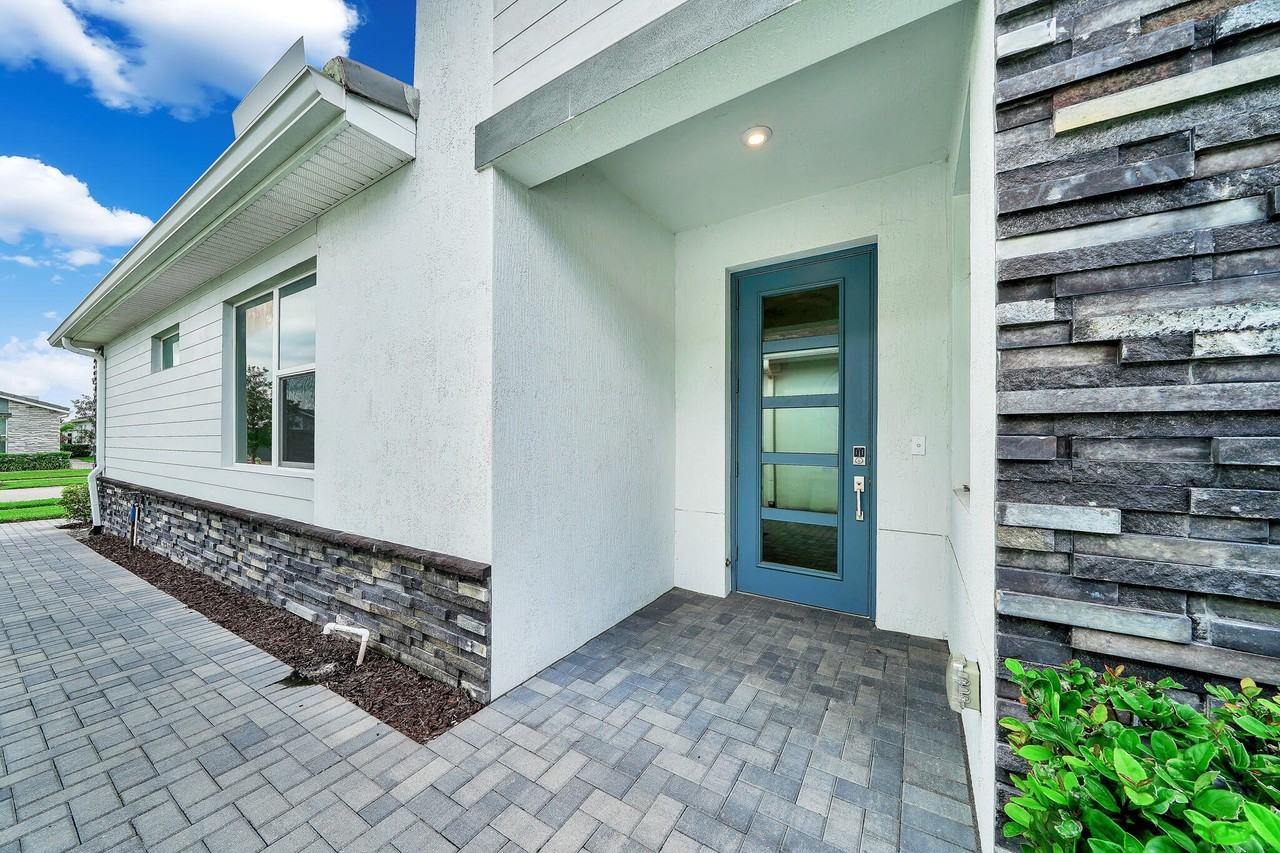 10219 Southwest Corvus Lane - Photo 3 of 50