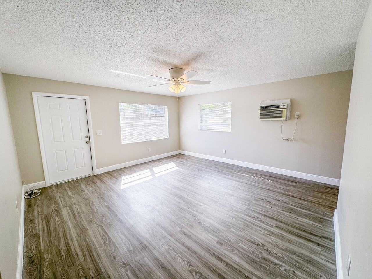 3445 Hi Street - Photo 3 of 8