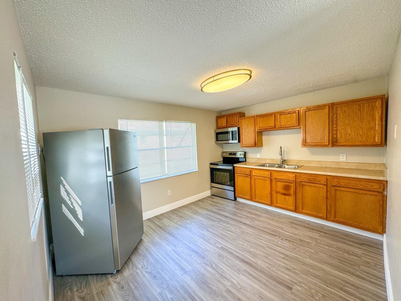 3445 Hi Street - Photo 4 of 8