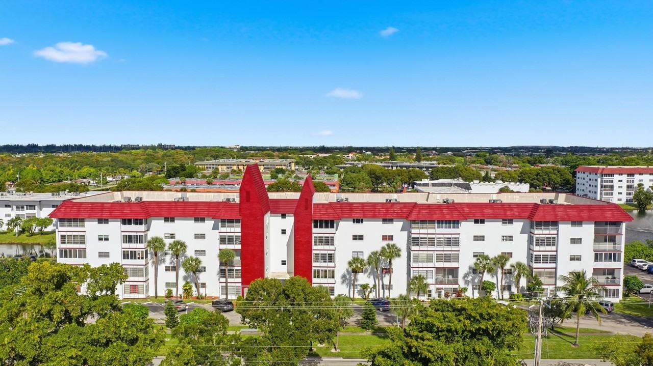 4851 Northwest 21st Street #2P - Photo 2 of 36