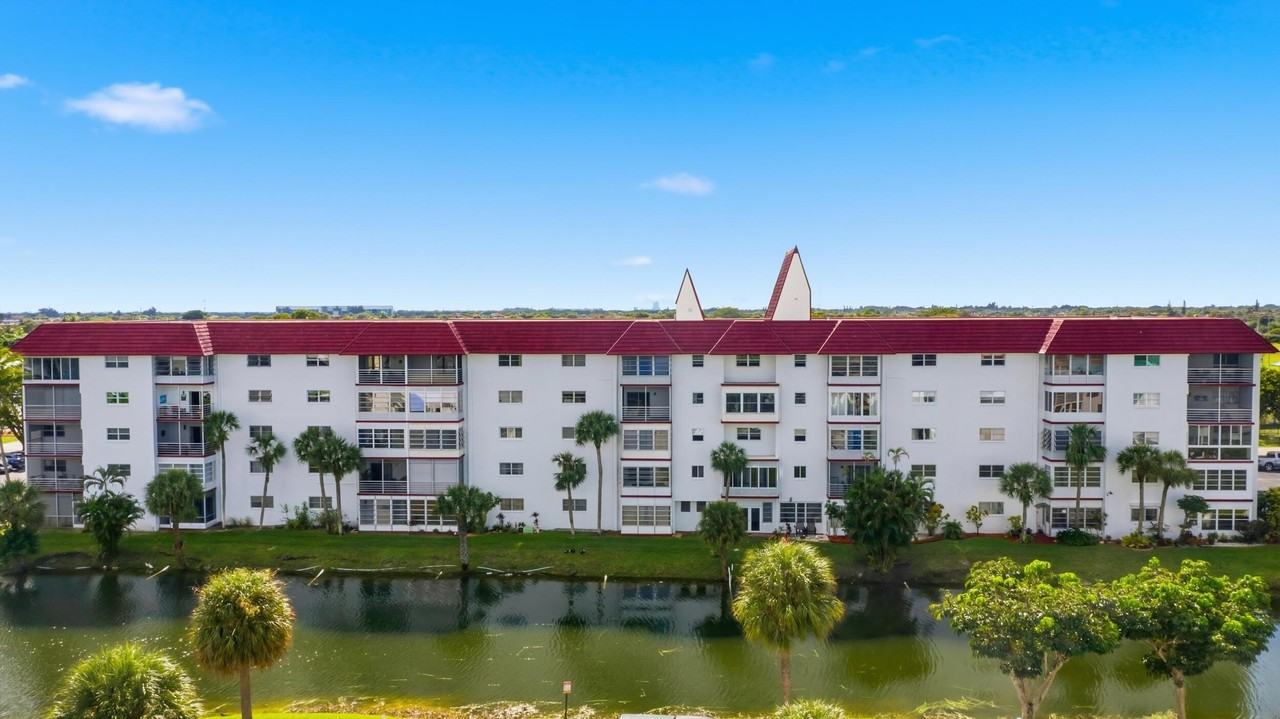 4851 Northwest 21st Street #2P - Photo 7 of 36