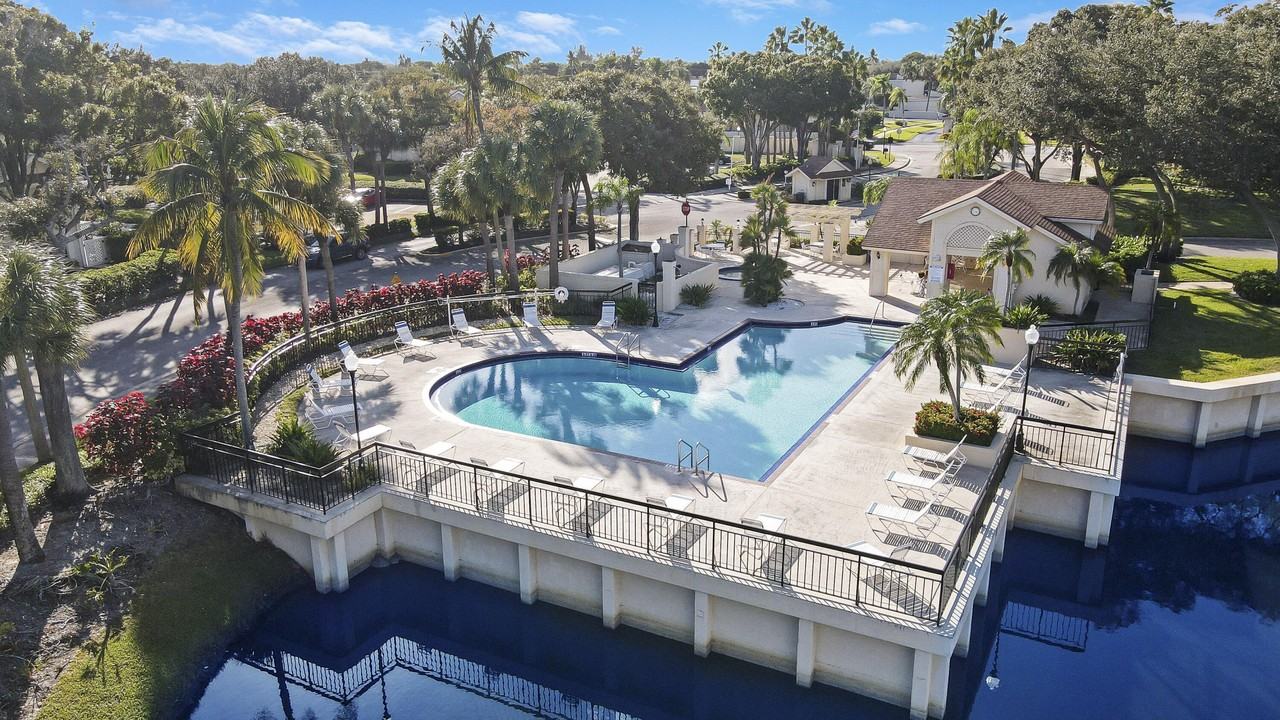 8140 Bridgewater Court #B - Photo 2 of 7