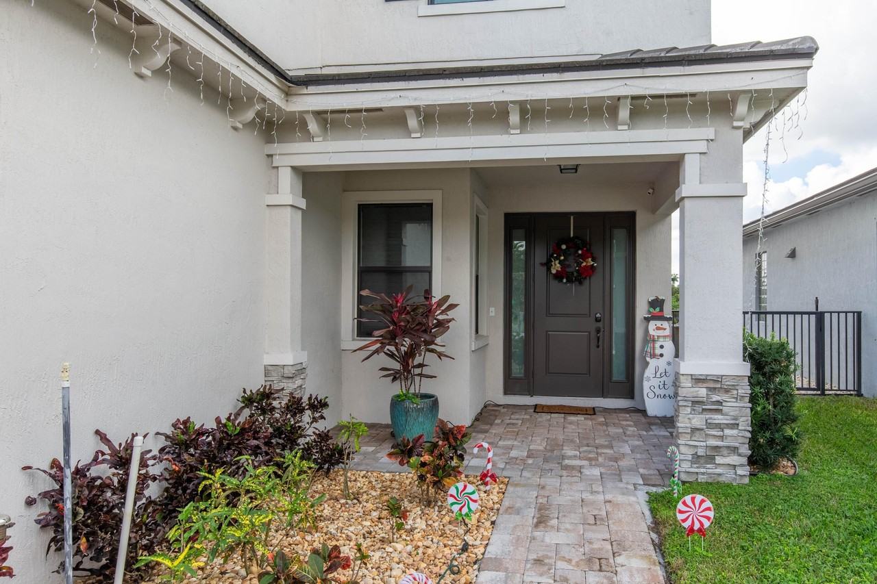 7528 Moonrise Drive - Photo 3 of 26