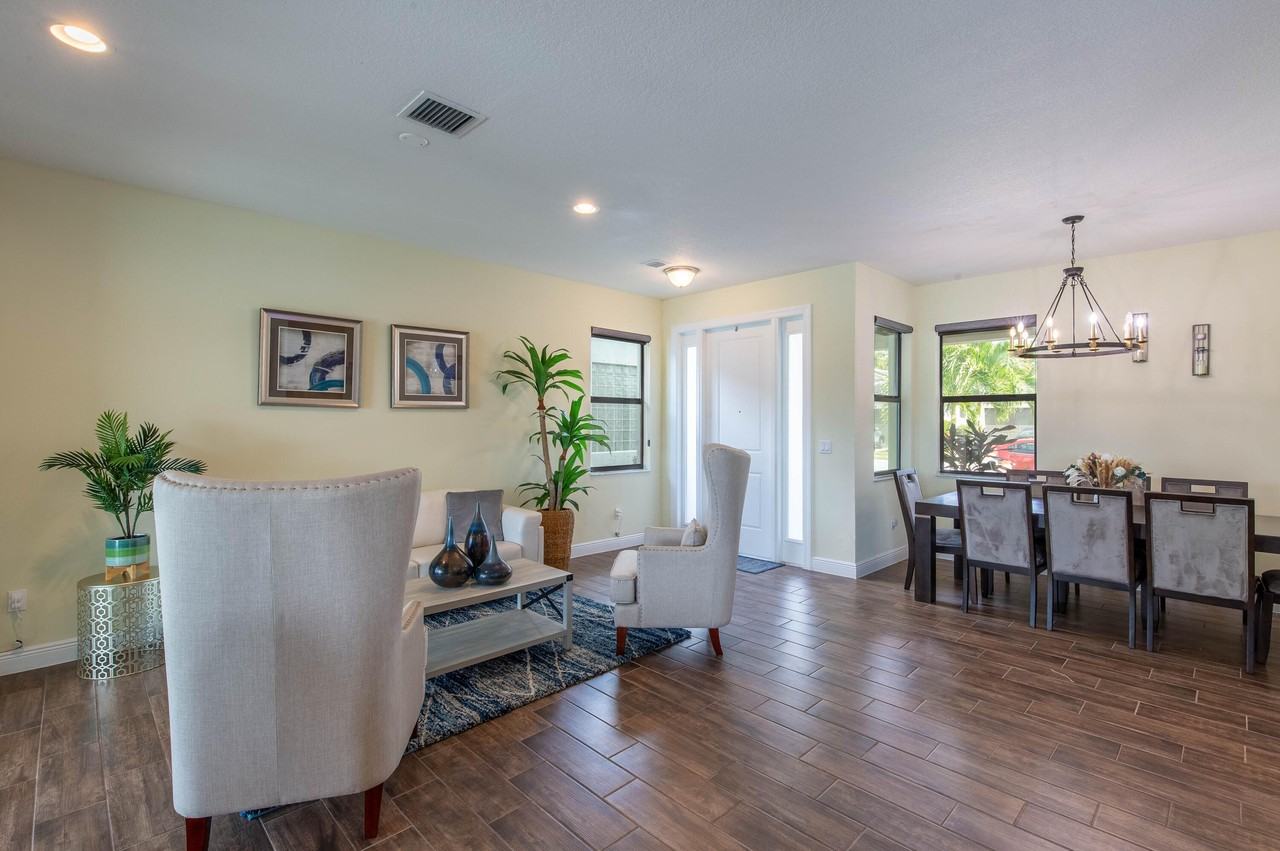 7528 Moonrise Drive - Photo 4 of 26