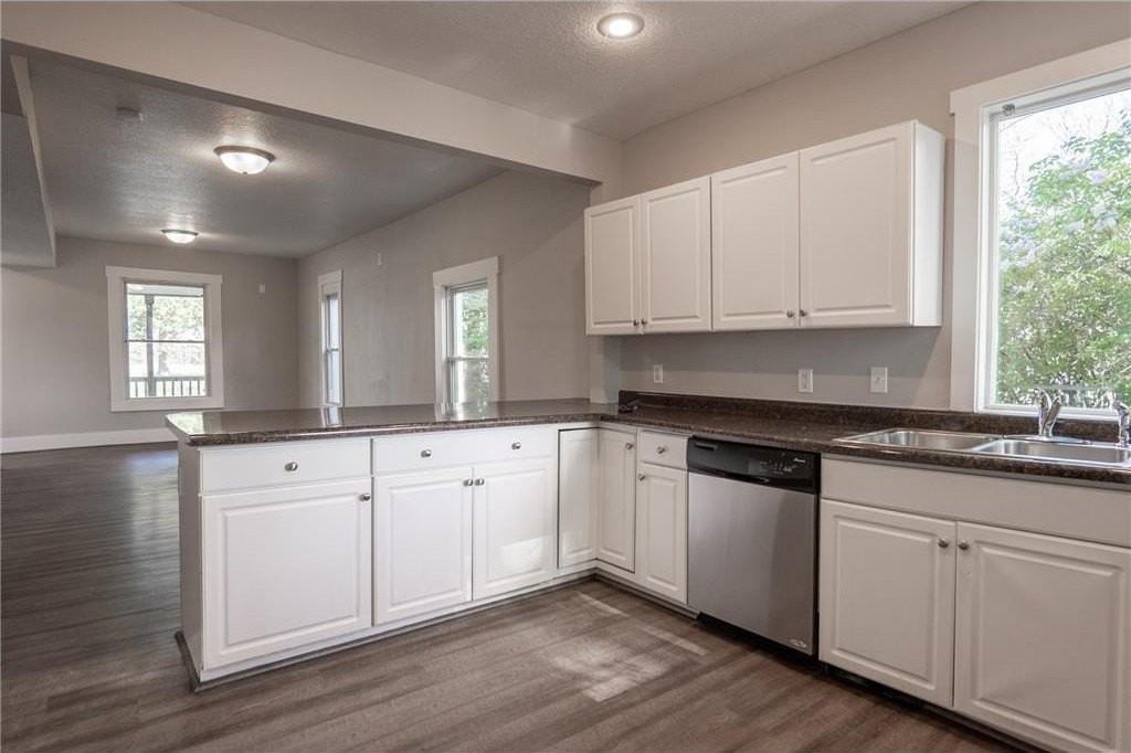 1602 Johnson Street Northeast - Photo 4 of 21