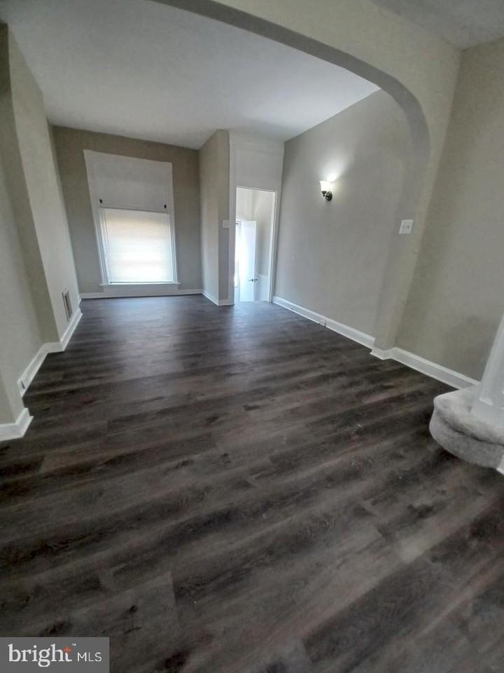 711 N Streeper St - Photo 2 of 13