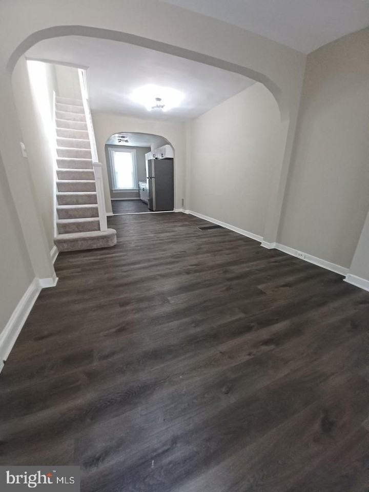 711 N Streeper St - Photo 4 of 13