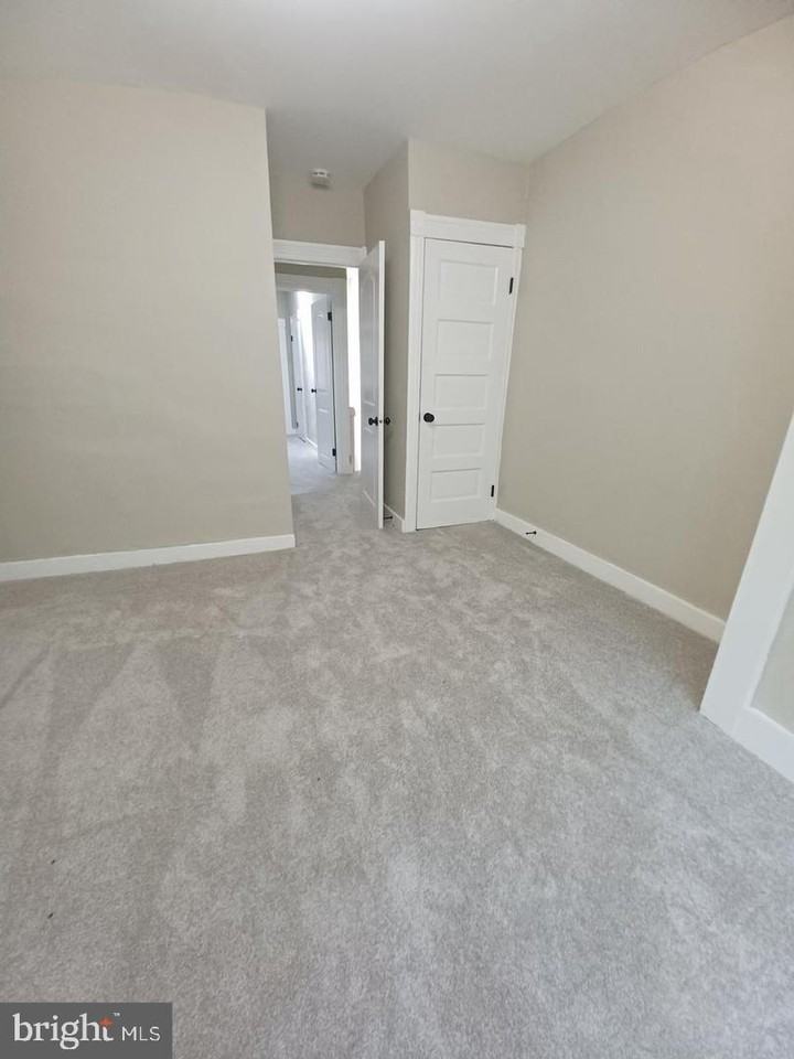 711 N Streeper St - Photo 7 of 13