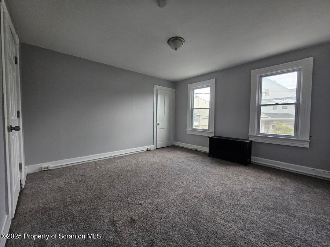 922 S Webster Ave - Photo 3 of 5