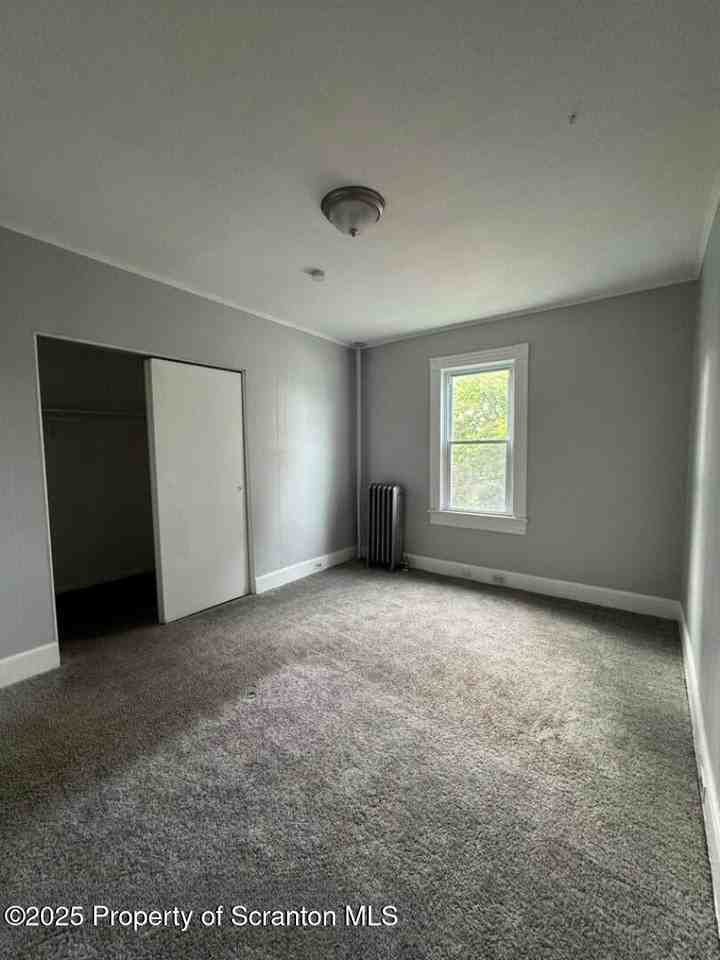 922 S Webster Ave - Photo 5 of 5