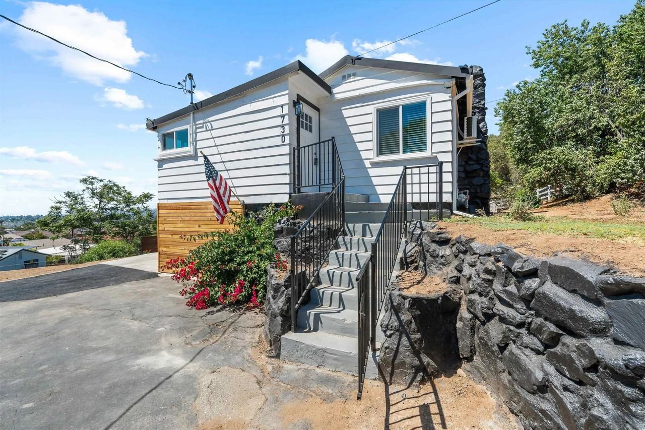 1730 Vista Del Valle Boulevard - Photo 3 of 36