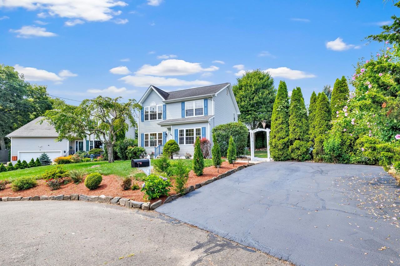 18 Kathryn Drive - Photo 3 of 37