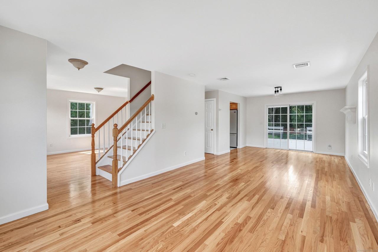 18 Kathryn Drive - Photo 5 of 37