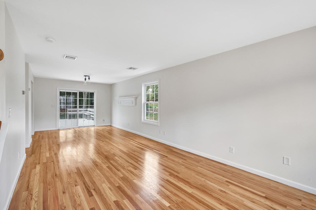 18 Kathryn Drive - Photo 6 of 37