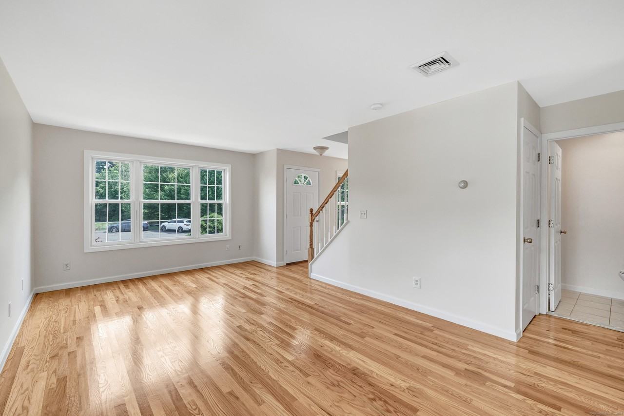 18 Kathryn Drive - Photo 7 of 37