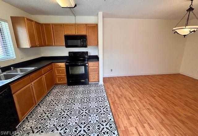 1408 Park Shore Circle - Photo 4 of 21