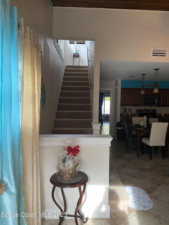 8056 Sunset Court - Photo 5 of 22