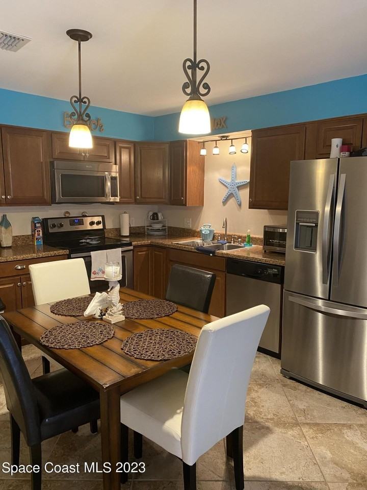 8056 Sunset Court - Photo 6 of 22