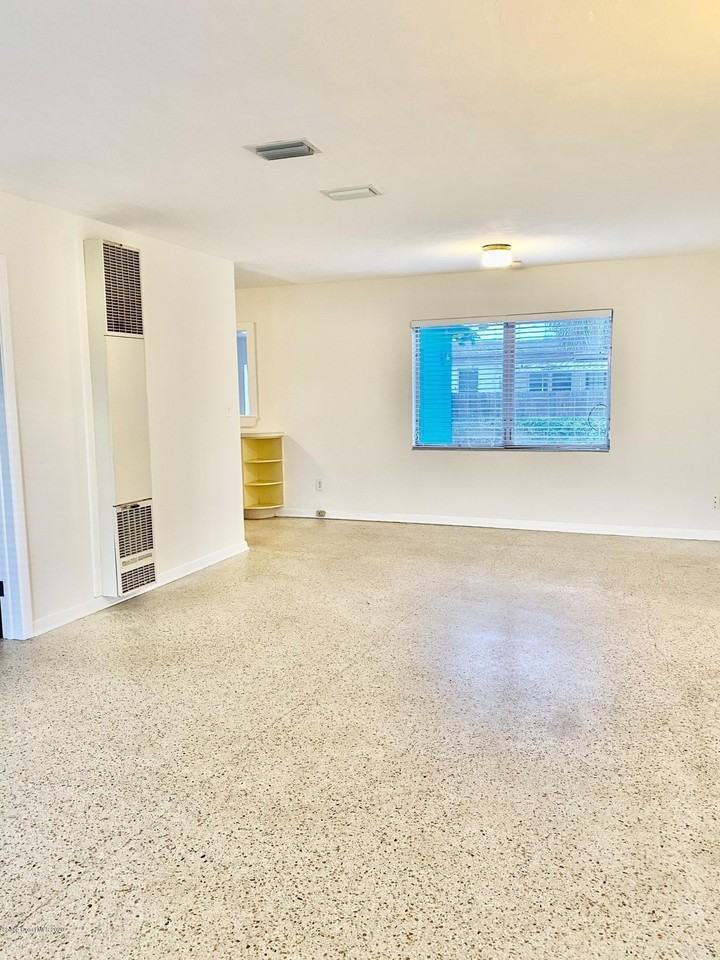 701 Sea Gull Dr - Photo 2 of 13