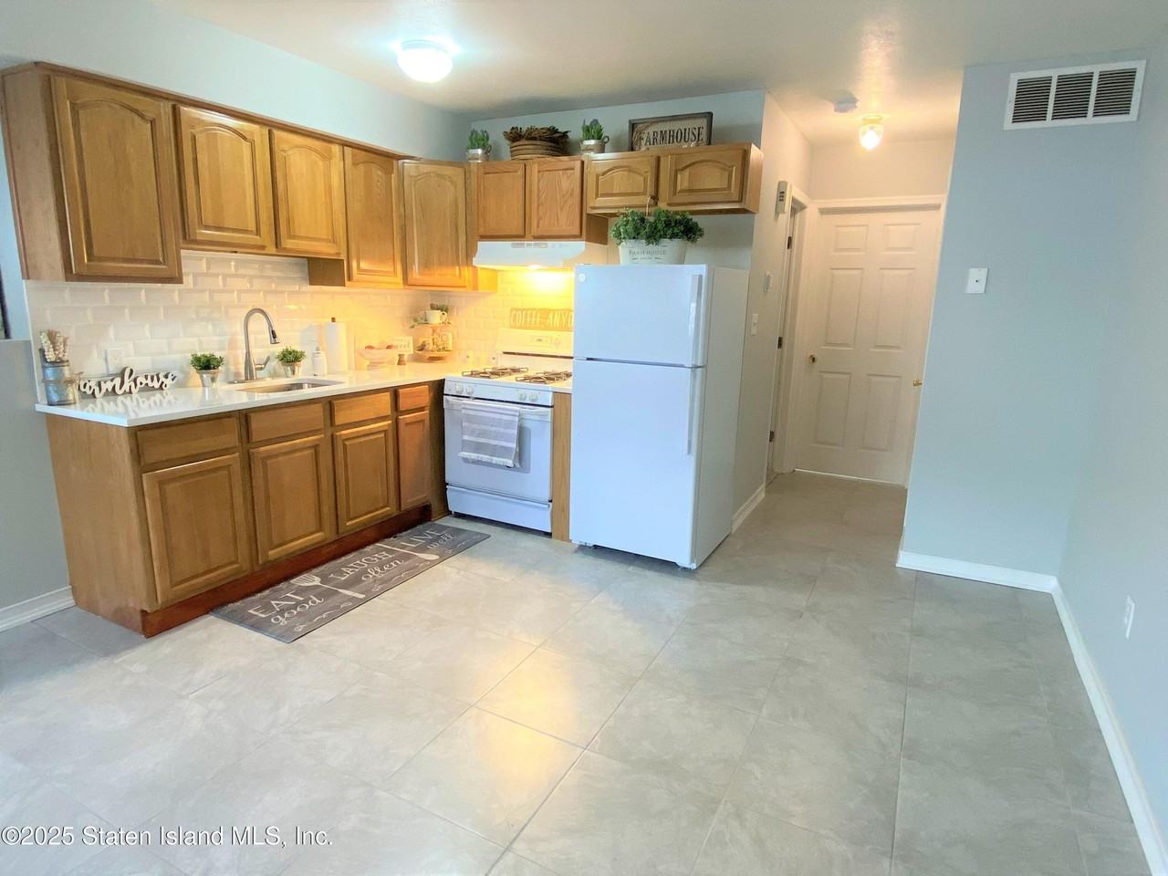 20 Bentley Lane - Photo 4 of 12