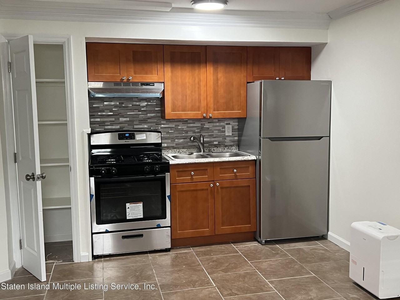 236 Van Pelt Ave - Photo 3 of 8