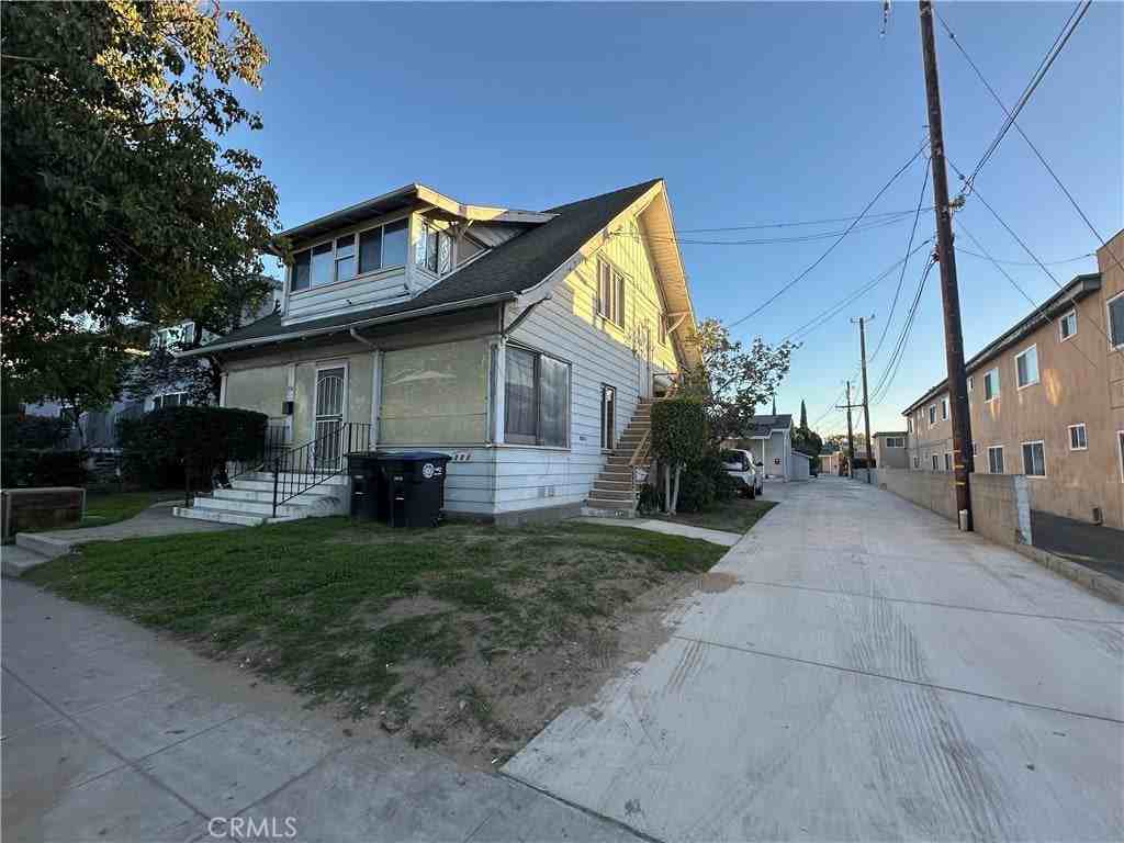 352 W Chevy Chase Dr