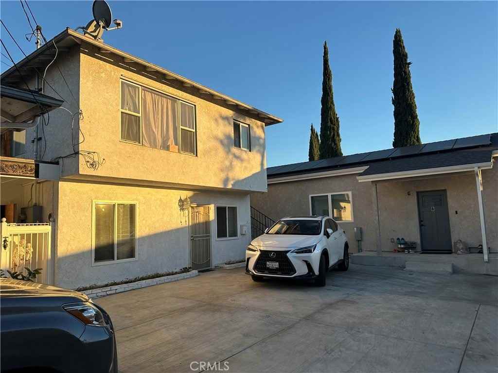 352 W Chevy Chase Dr - Photo 2 of 8