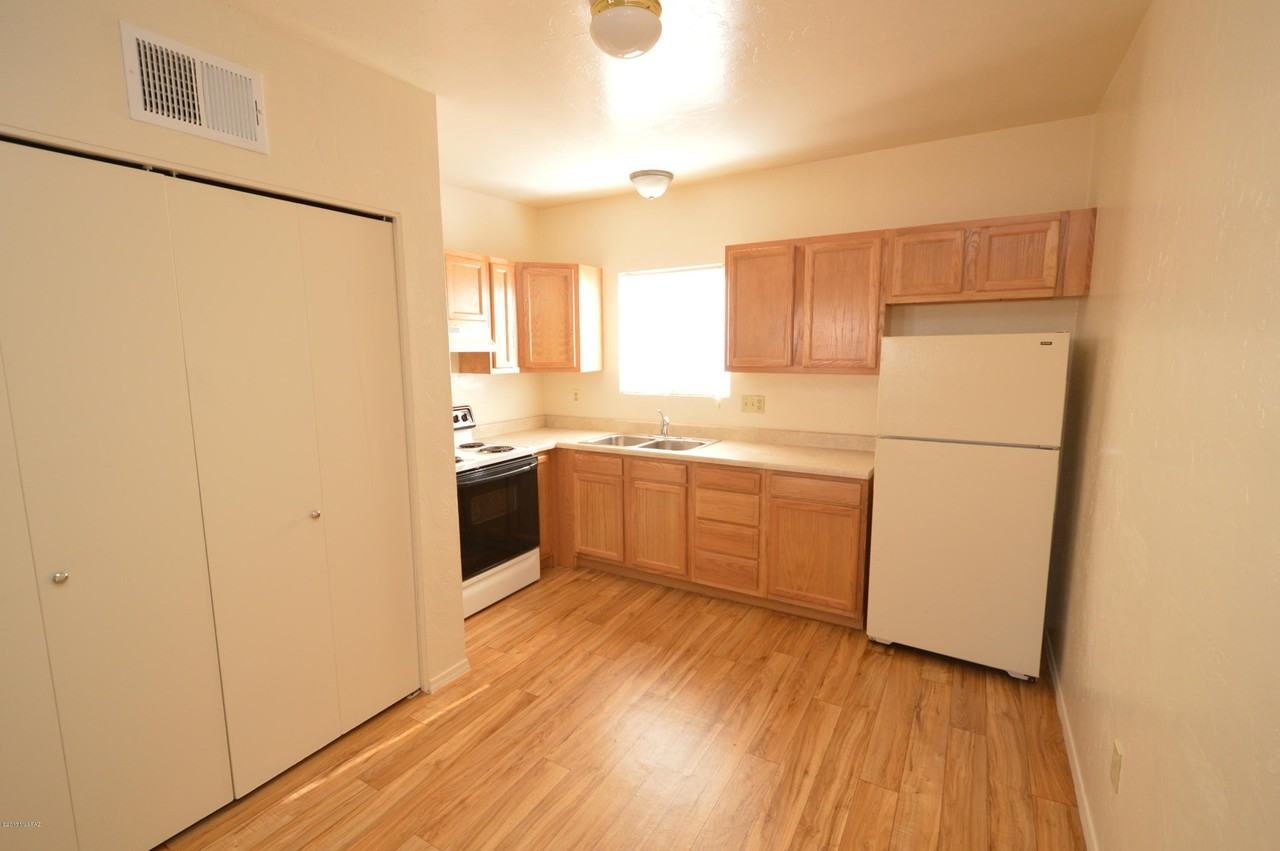 1618 North Columbus Boulevard - Photo 4 of 8