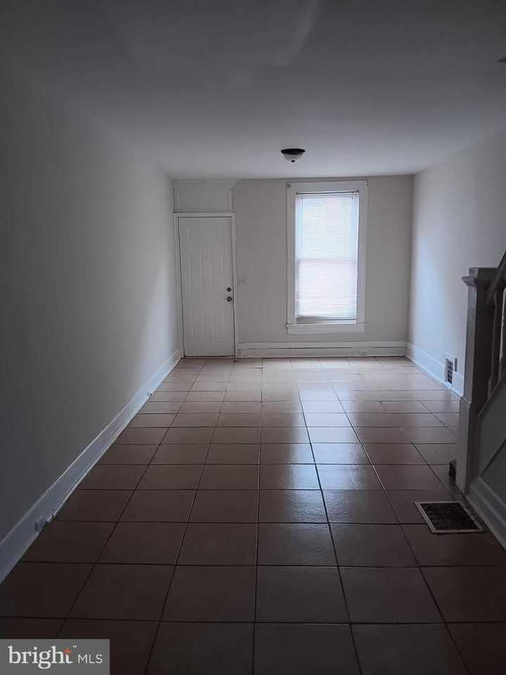 117 North Glover Street - Photo 4 of 18