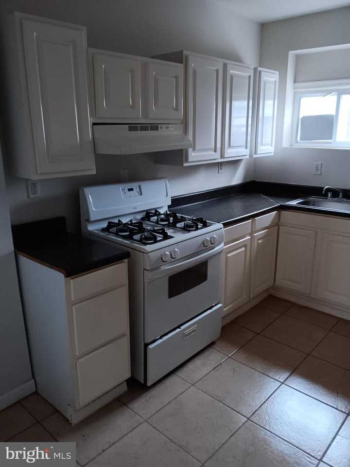 117 North Glover Street - Photo 6 of 18