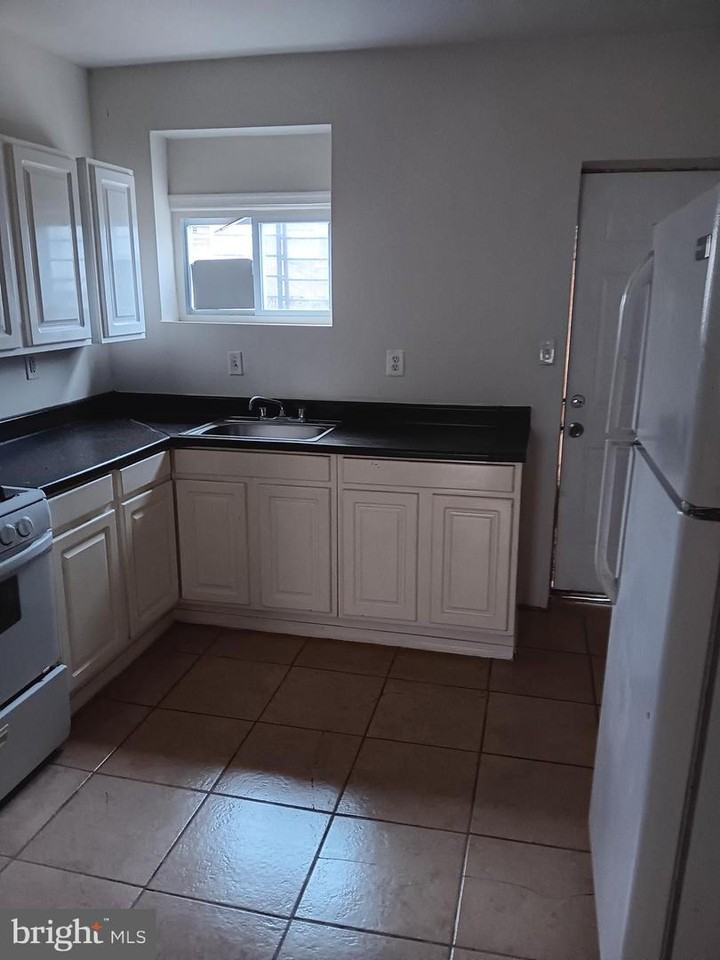 117 North Glover Street - Photo 7 of 18