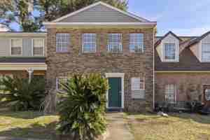 featured image of 2387 Gregory Drive