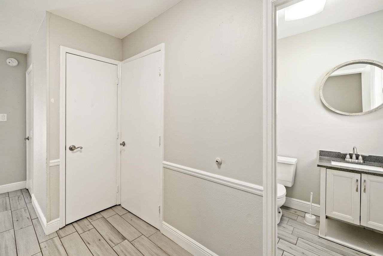 2387 Gregory Dr - Photo 5 of 30