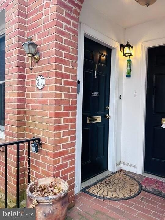 817 E Street Southeast #1 - Photo 3 of 25